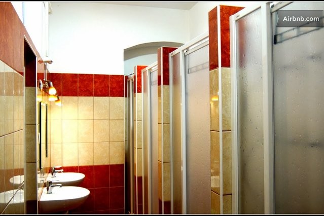 Pildid   Hostel-clean-bathrooms2